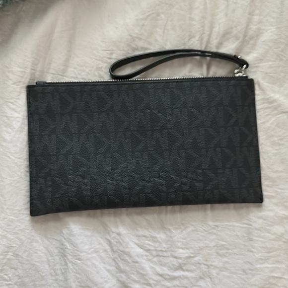 Michael Kors MK clutch - Picture 2 of 4